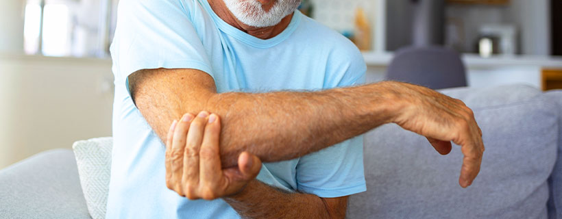 patient receiving elbow pain treatment in Monroeville