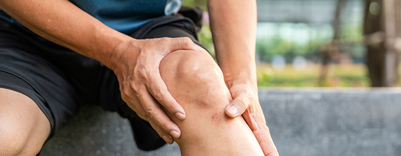 patient receiving knee pain treatment in Monroeville